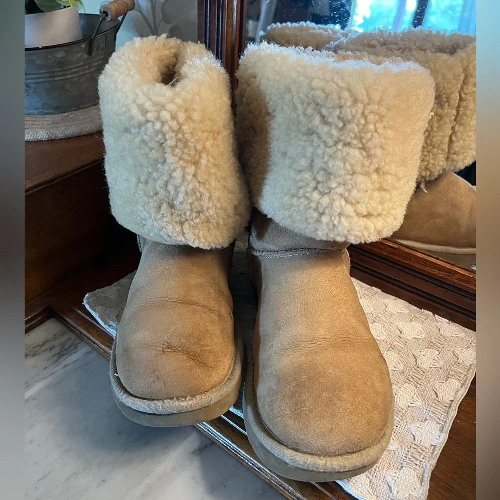 UGG‎ Classic Tall II Fur Lined Sheepskin Suede Winter Boots Tan Women's Size 8